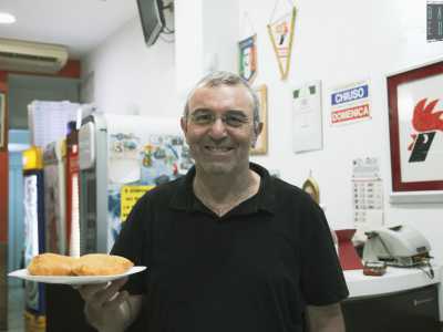 Fondato da Angelo Ficarella, figlio di Domenico (il primo pizzaiolo di Bari) il locale � passato dal 1999 nelle mani dei coniugi Francesco Marchitelli e Vincenza Sassanelli